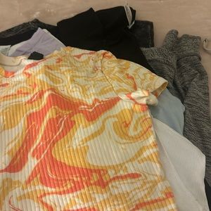 HUGE BUNDLE OF WOMANS CLOTHING FOR $100 OR FOR TRADE DM fo info @ IS TyLorFlores